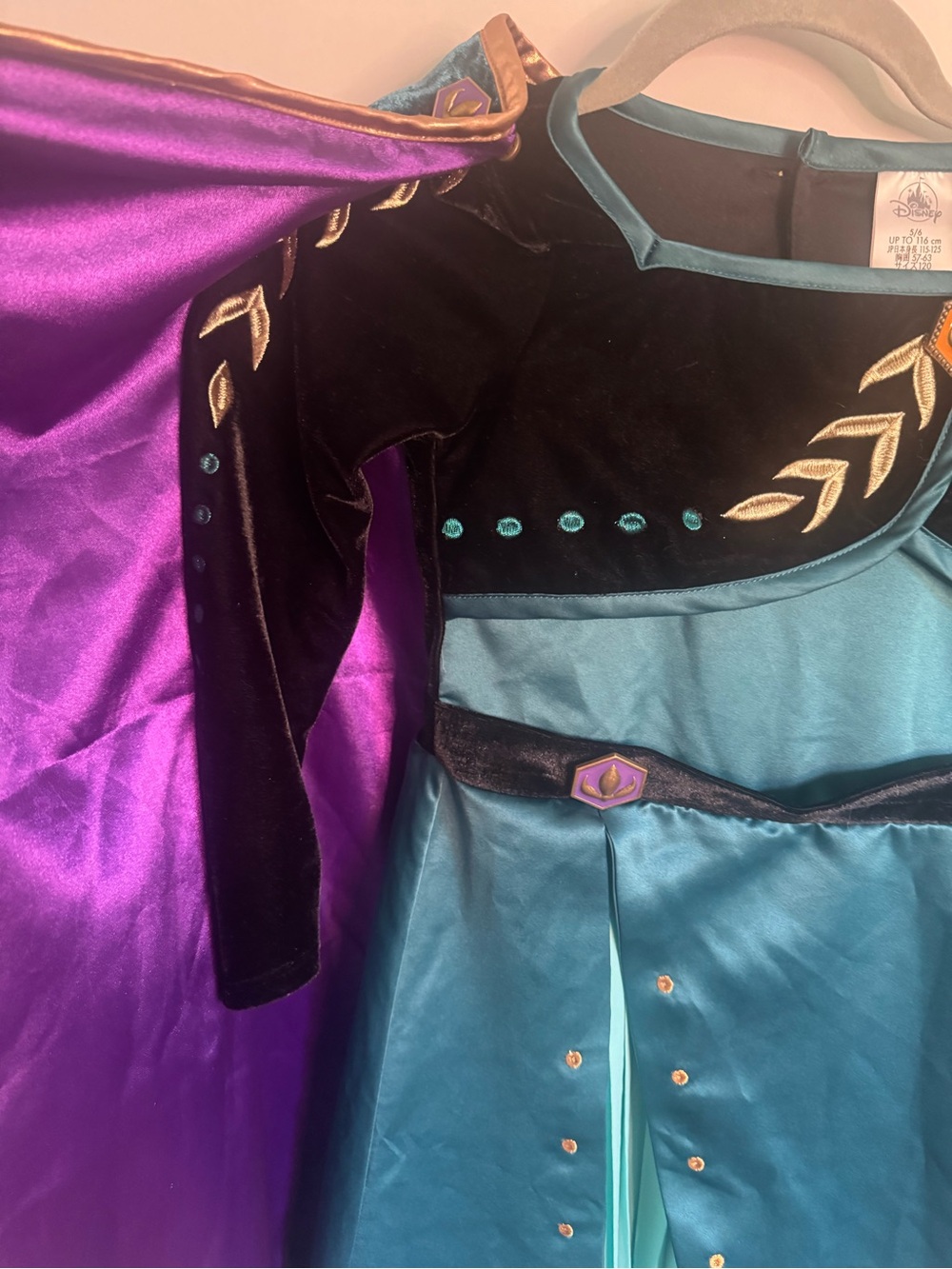 Disney’s Queen Anna gown with velvet cape. Princess Costume Dress size kids 5/6 - Picture 7 of 9